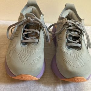 WOMEN'S GEL-NIMBUS 25 ASICS Surface - Road
Heel Drop - 8 mm
Weight - 9.2 oz